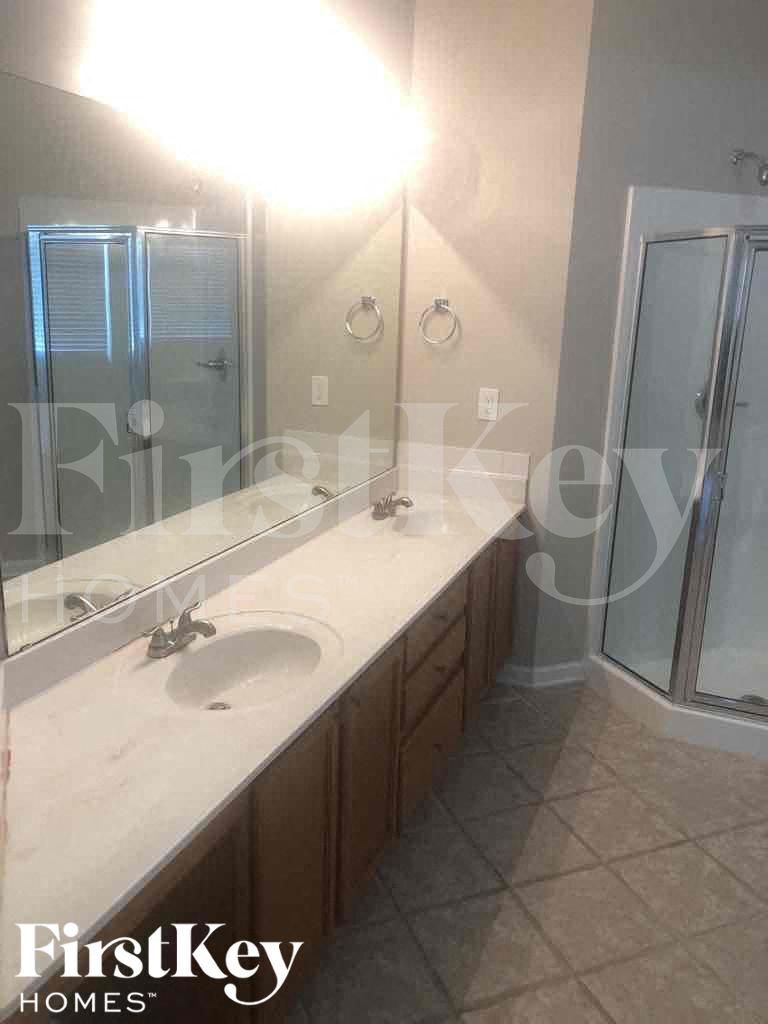 Building Photo - 1401 Aramore Dr SE