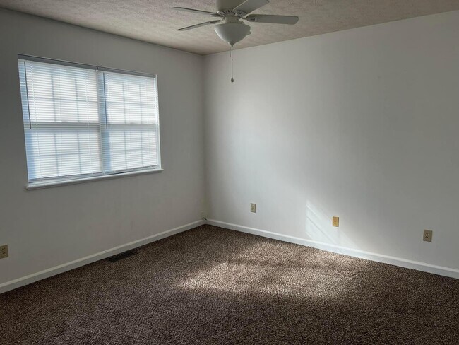 Building Photo - 510 Lost Cir