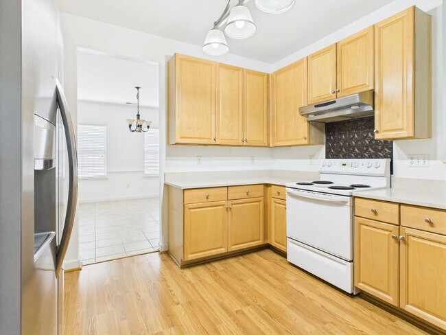 Building Photo - Stunning 4-Bedroom, 2.5-Bathroom Home in t...