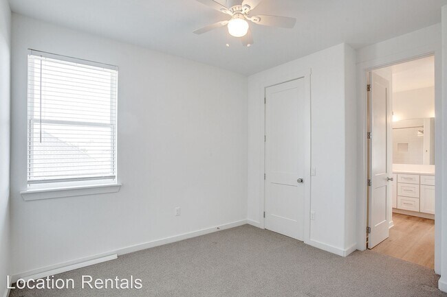 Building Photo - 3 br, 2.5 bath House - 11518 Savannah Avenue