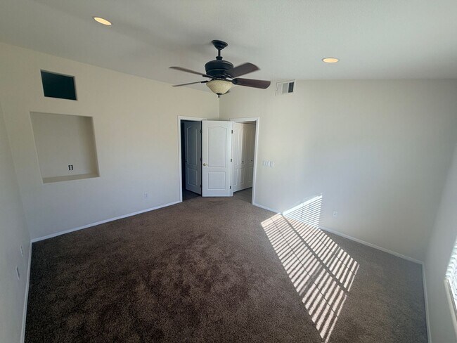 Building Photo - 2 bed / 2 bath Condo in Painted Desert Guard Gated Community