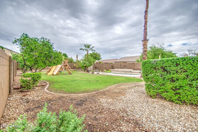 Building Photo - 3938 E San Pedro Ave