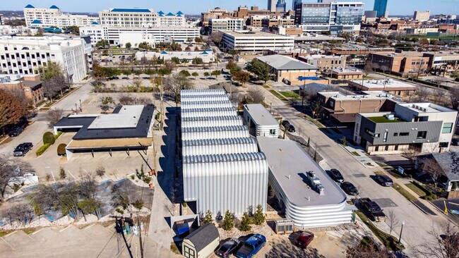 Building Photo - 1264 W Magnolia Ave