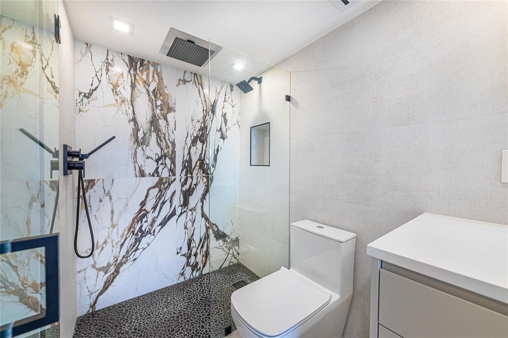 Building Photo - 405 N Ocean Blvd