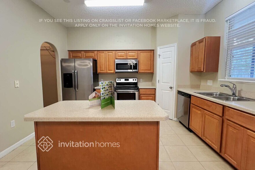 Building Photo - 371 Pebble Ct