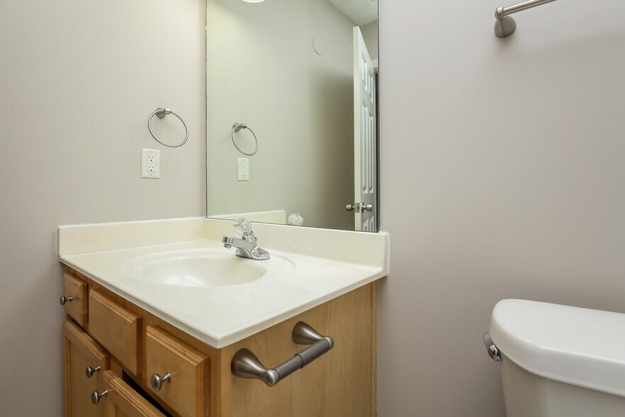 Building Photo - 2435 Cordillo Dr