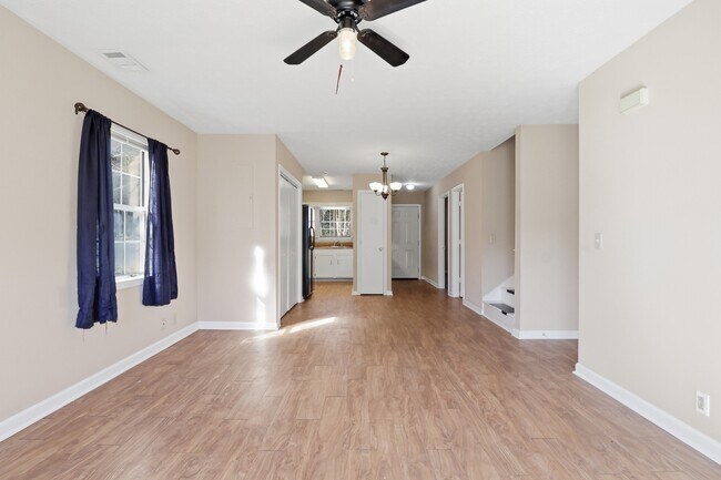 Building Photo - Ash St Ex