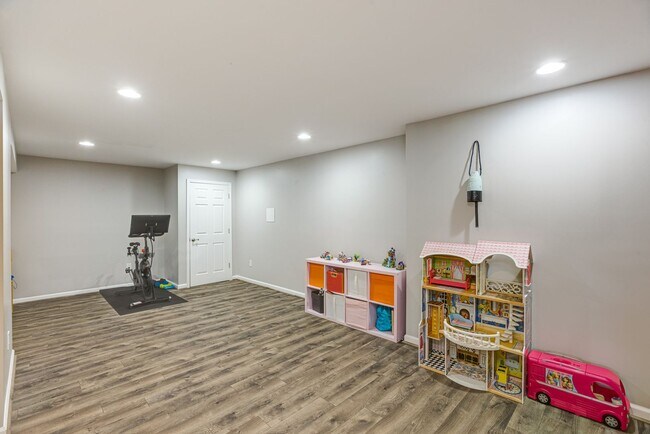 Building Photo - 5624 Kemp Ln