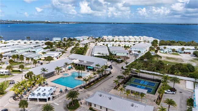 Building Photo - 159 NE Buoy Dr