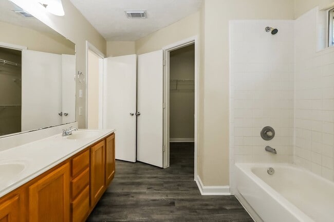 Building Photo - 10714 Estelle Cir