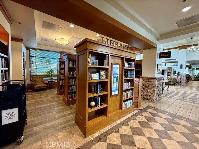 Building Photo - 924 Essex Rd