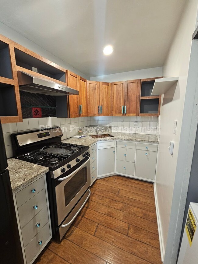 Building Photo - 2810 Sherwin Ave