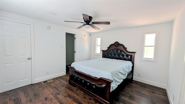 Building Photo - 266 Hunters Glen