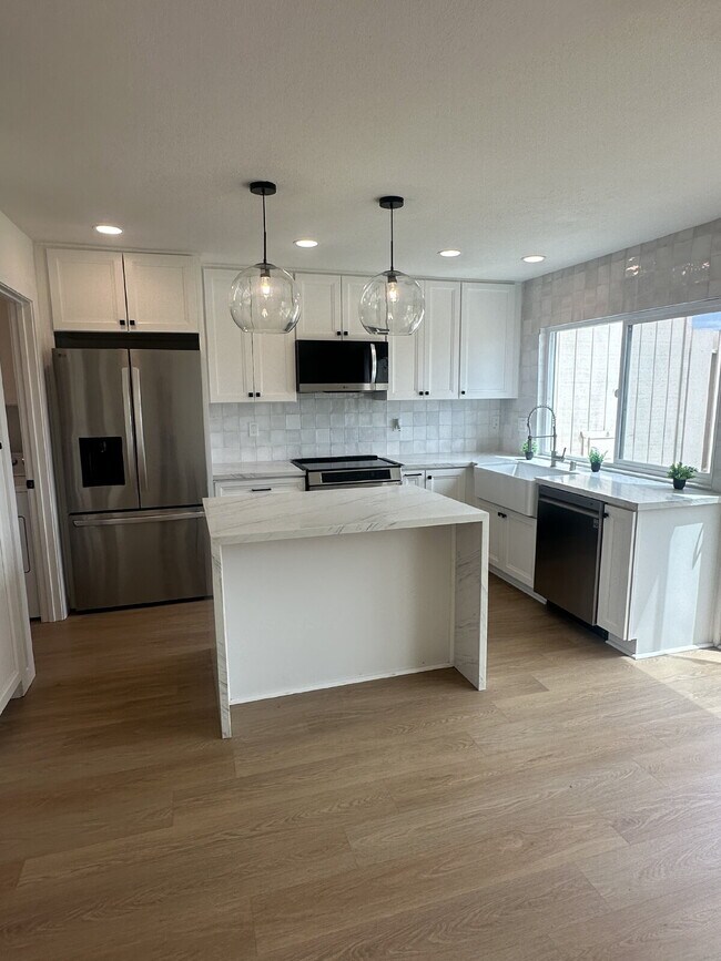 Building Photo - $3,750- 3 Bed / 2.5 Bath Renovated Townhome in Poway