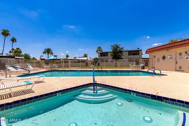 Building Photo - 7713 E Vista Dr