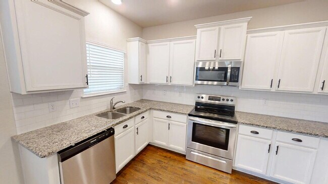 Building Photo - "Spacious 4-Bedroom Killeen Gem with Elega...