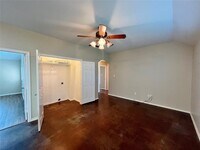 Building Photo - 122 Sunburst Ct