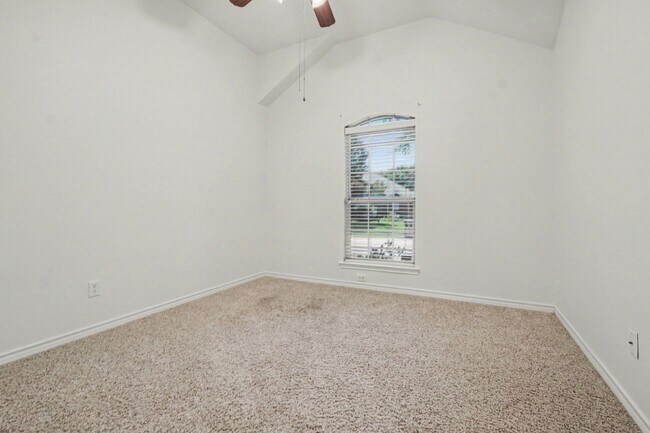 Building Photo - 1707 Briarhollow Dr