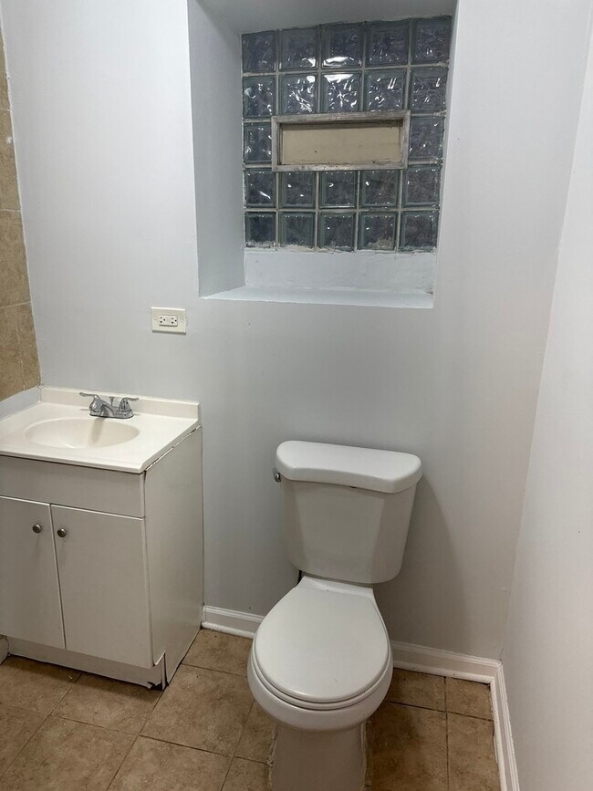 Building Photo - 6344 S Eberhart Ave