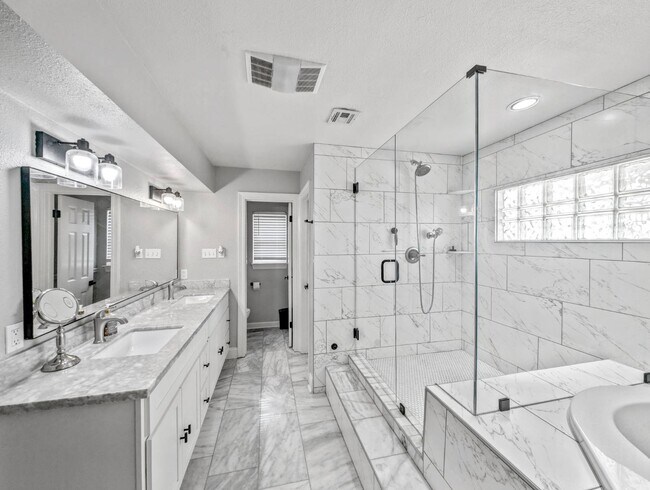 Building Photo - 3404 Lake Lynn Dr