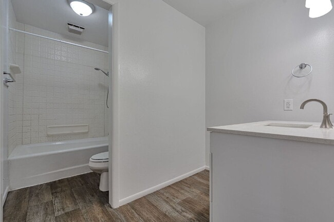 Building Photo - NEW CARPET | Charming 3 B 1.5 BA Duplex Unit in the Heart of Midvale