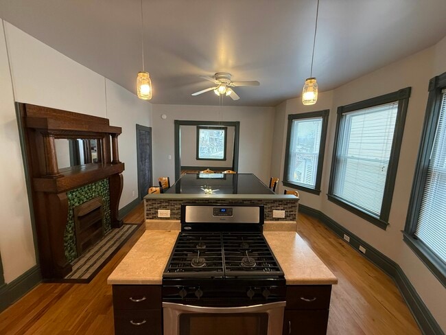 Building Photo - 11 Lelia St