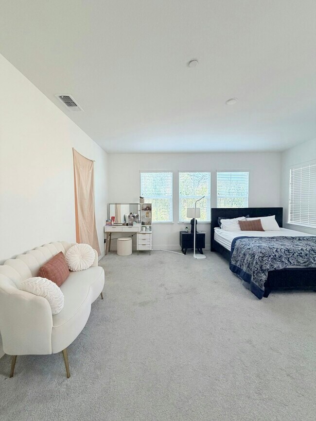 Building Photo - 42 Redberry Loop