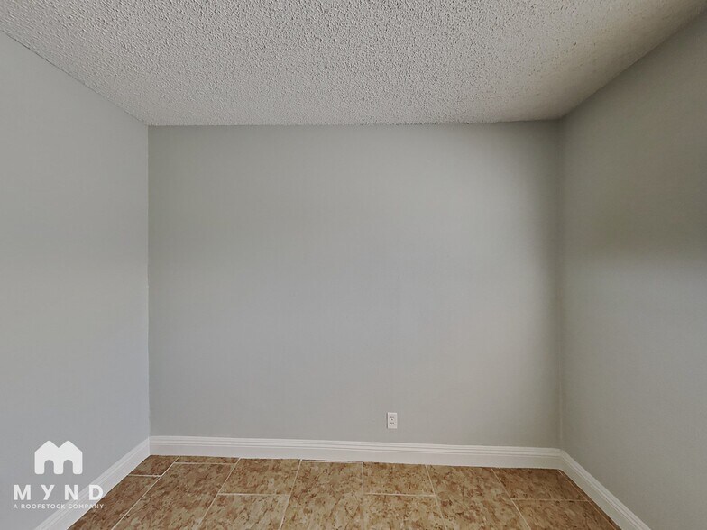 Building Photo - 1165 Hart Ave