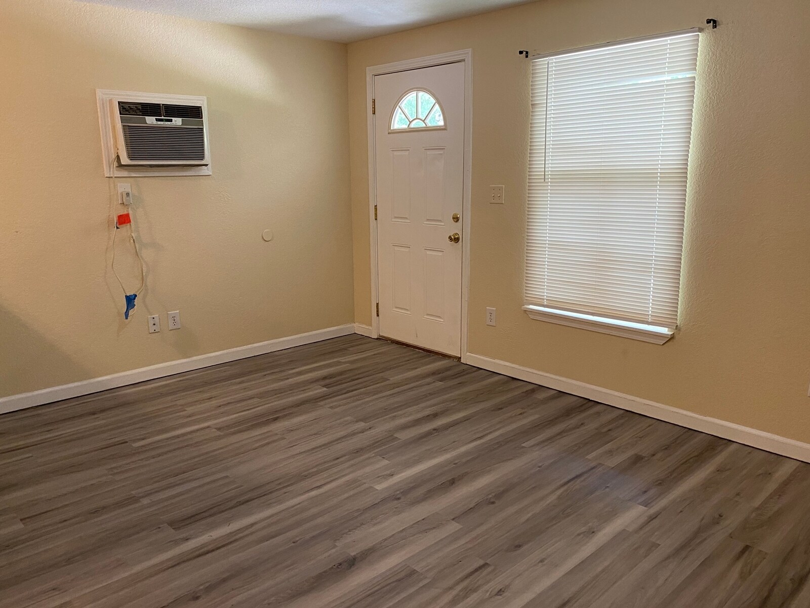 Building Photo - 716 Tall Oaks Dr