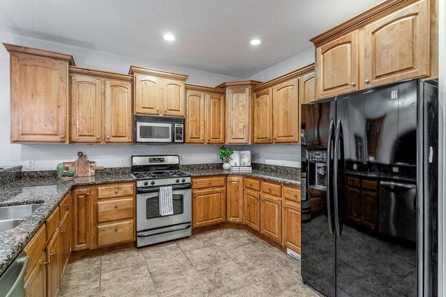 Building Photo - Washington Fields Home with Casita!