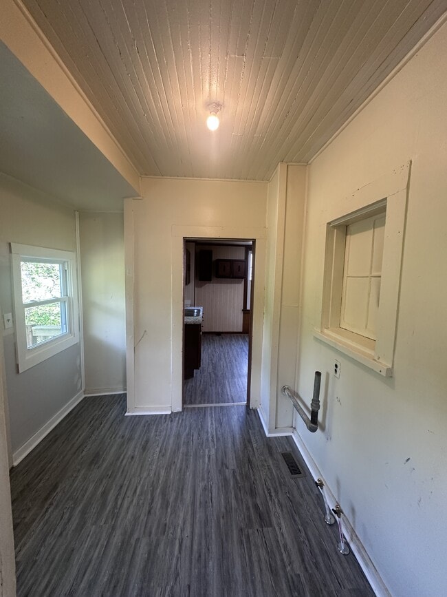 Building Photo - 66 Carlson Ave