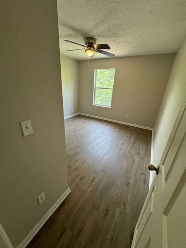 Building Photo - Spacious 4BR/2BA Brainerd Home Move In Ready!