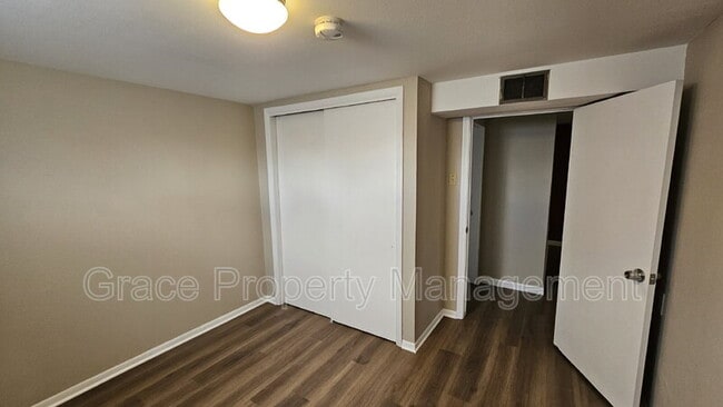 Building Photo - 7855 Kenwood St