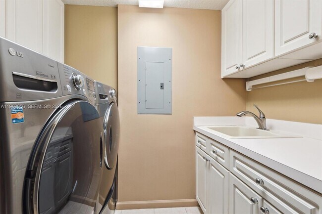 Building Photo - 6051 N Ocean Dr