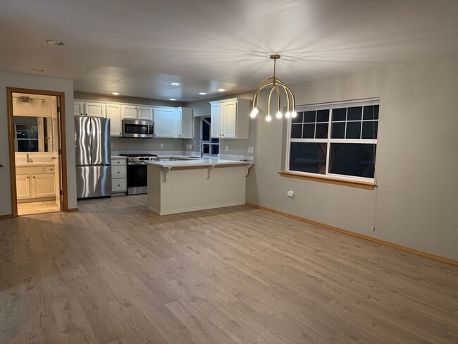 Building Photo - Updated 3 beds/ 2 bath townhome for rent!