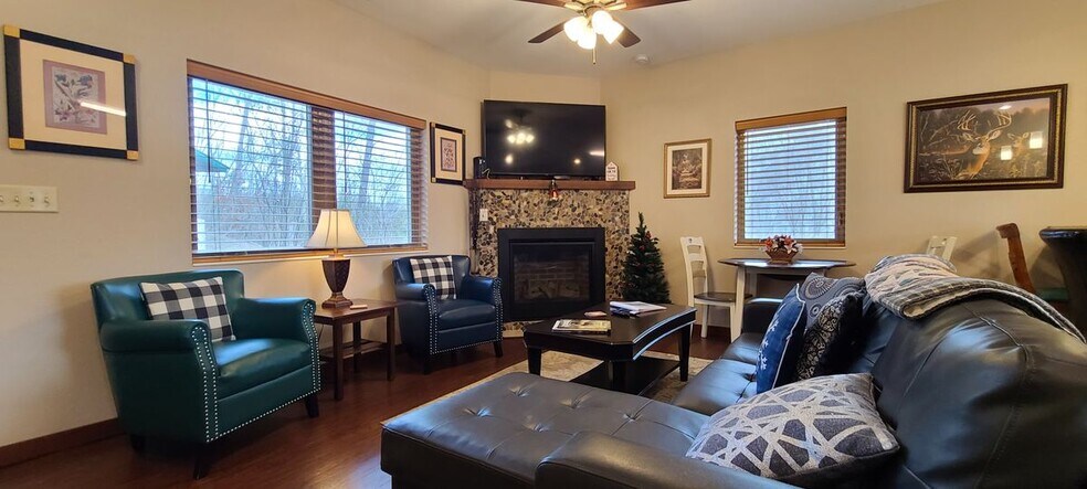 Building Photo - 132 Village Dr