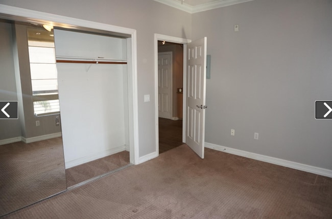 Building Photo - Spacious Condo in East Village area