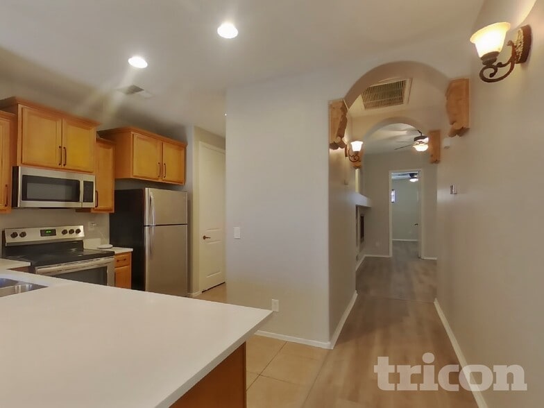 Building Photo - 7731 S 45th Ln