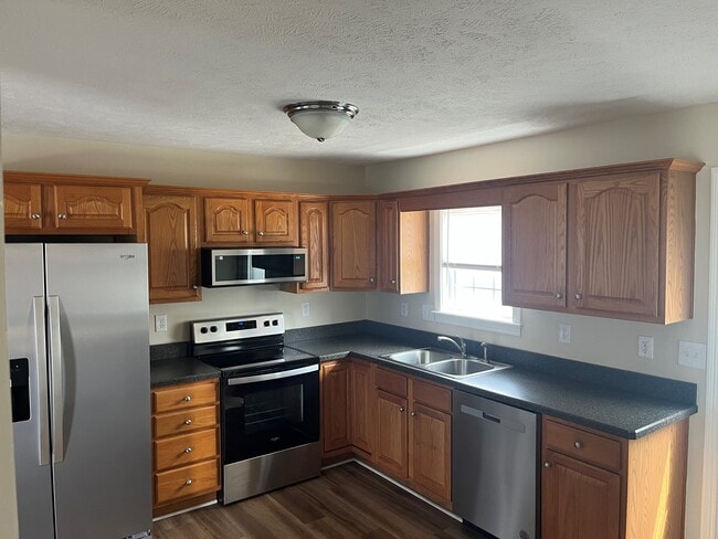 Building Photo - 6121 Upper Hunters Trce