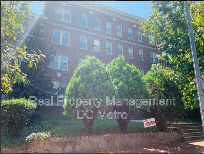 Primary Photo - 815 Maryland Ave NE