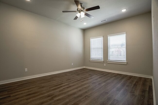 Building Photo - 4 Bedroom 3.5 bath home in Fayetteville!