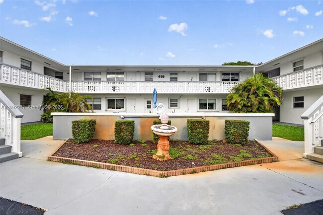 Building Photo - 419 S Crescent Dr