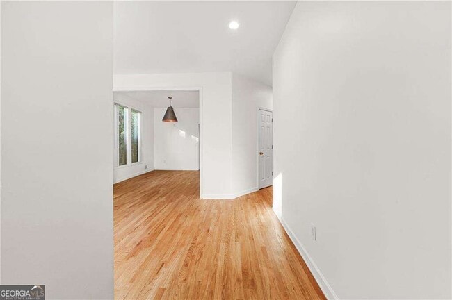 Building Photo - 1086 Pine Grove Ave NE