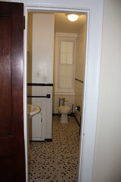 Building Photo - 3409 Greenway