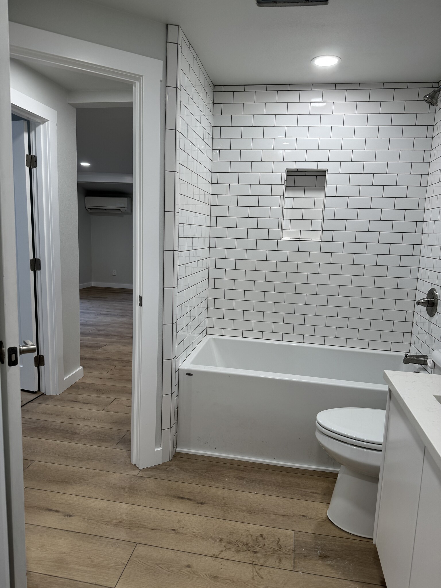 Bathroom and hallway - 2914 Ellis St