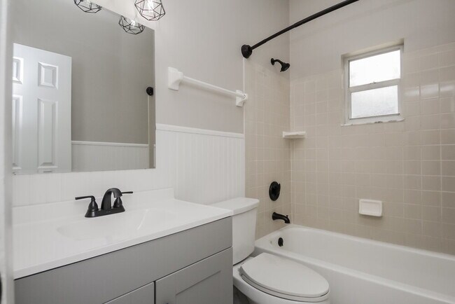 Building Photo - 204 Lily Pad Ln