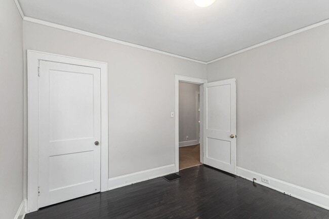 Building Photo - MADISONVILLE - Charming 3+ Bed Cape Cod
