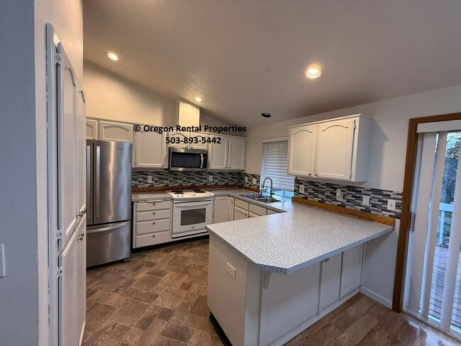 Building Photo - 12802 SE Main St