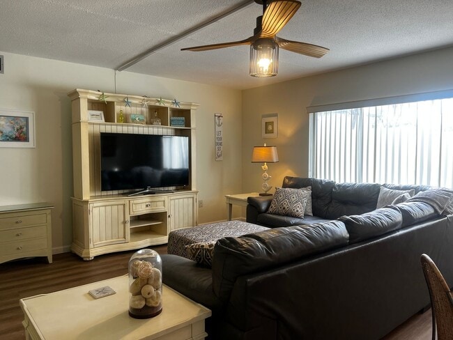 Building Photo - 2BD/1BA on Venice Island