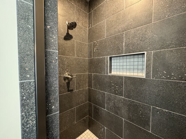 Building Photo - 360 Piedmont Ct